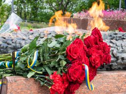 8 травня, в Одесі, з нагоди Дня пам’яті та перемоги над нацизмом у Другій світовій війні, відбулась урочиста церемонія покладання квітів до пам’ятника Невідомому матросу на Алеї Слави в парку ім. Т.Г. Шевченка