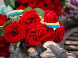 8 травня в Одесі відбулася церемонія покладання квітів до пам’ятника Невідомому матросу