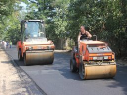 Продовжується ремонт доріг у селі Молодіжне