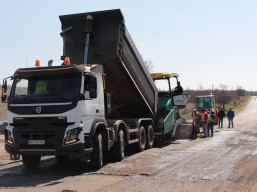 Триває ремонт доріг в Березівському районі