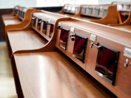 16 квітня — шоста сесія обласної ради