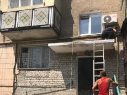 У Чорноморську триває капремонт житлового фонду