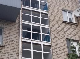 У багатоквартирному будинку міста Подільськ проведо заміну вікон у парадних