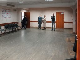 Волонтерам і депутатам показали приміщення в Одеському палаці спорту