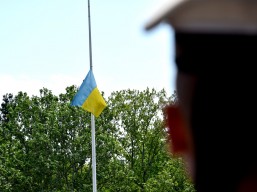 Урочисте підняття прапорів України та Європейського Союзу