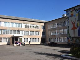 У Подільській ЗОШ І-ІІІст. №9 проведена повна заміна вікон