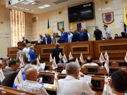 Під час сутичок на сесійному засіданні було пошкоджено комунальне майно