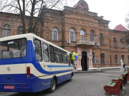 У Білгород-Дністровського педагогічного училища з’явився новенький автобус