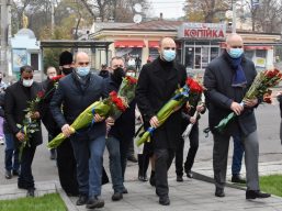 З нагоди Дня пам’яті жертв голодоморів в Одесі пройшов меморіальний захід