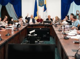 Комісія підтримала перерозподіл коштів на безпечне ЗНО та закупівлю ноутбуків для шкіл