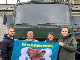 Депутати обласної ради передали військовим три вантажівки та мікроавтобус