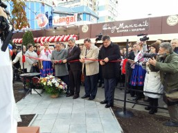 Участь Анатолія Урбанського у відкриті пам’ятного знаку видатному вченому-виноробу Василю Таїрову