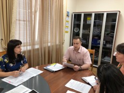 Робоча нарада а участі працівників управлінь і самостійних відділів виконавчого апарату обласної ради