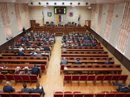 Позачергова сесія: утворення лічильної комісії, спільне звернення депутатських фракцій та запити